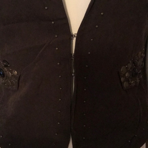 Vest - Picture 4 of 5